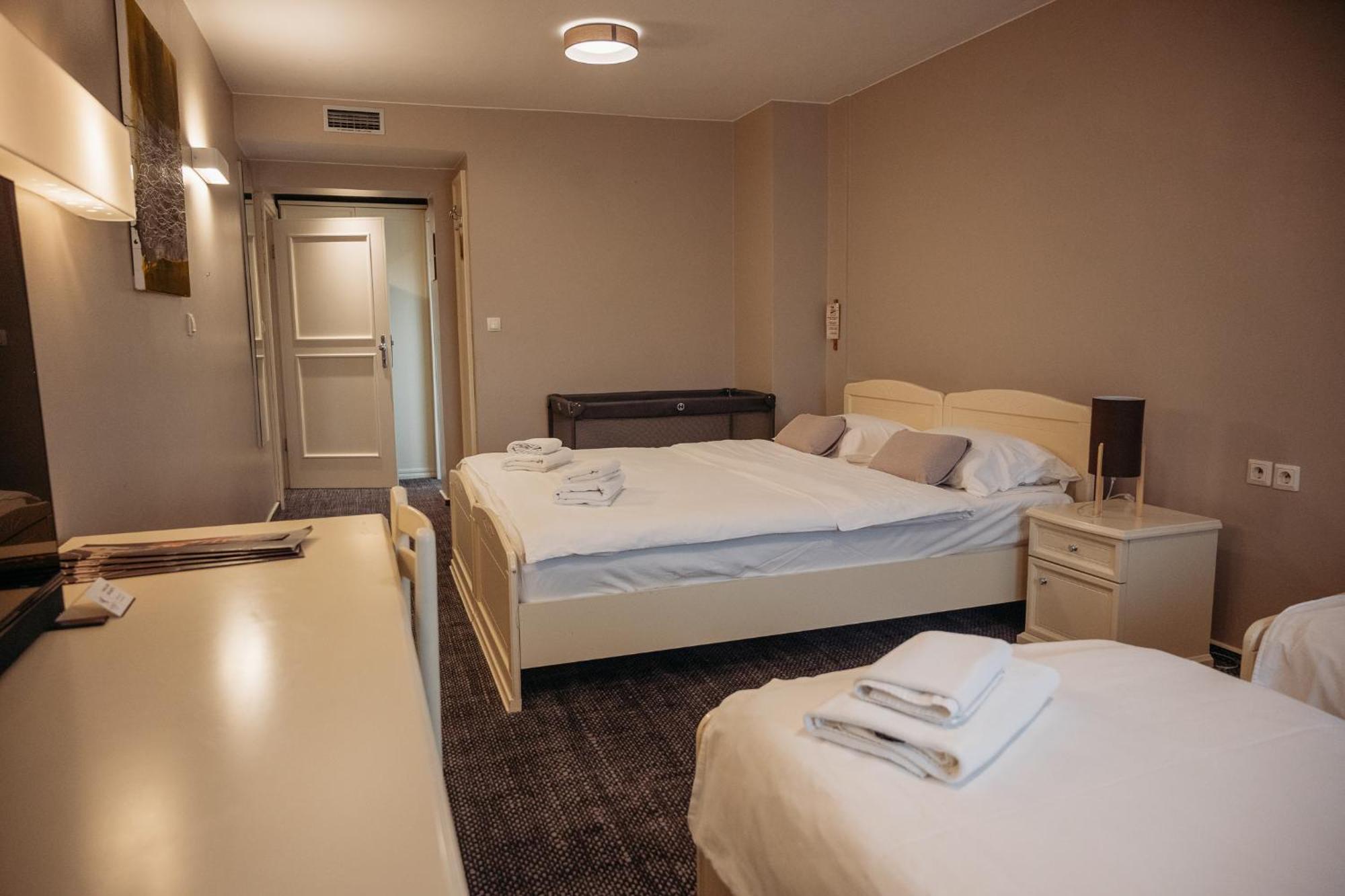Hotel Kunst Krško Стая снимка